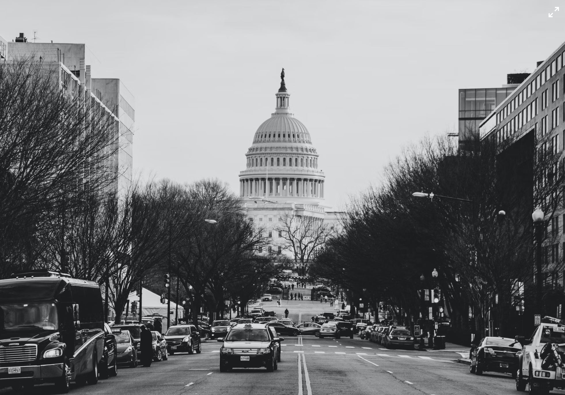 Black and white image of the united states capitol